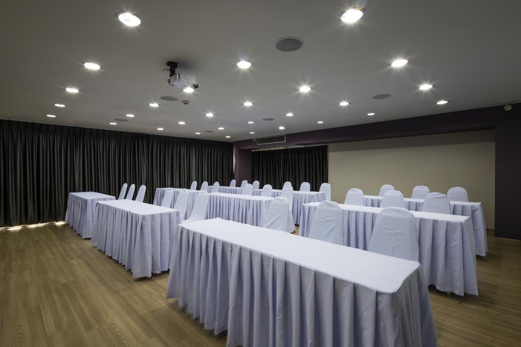 Livotel Hotel Lat Phrao Бангкок Экстерьер фото