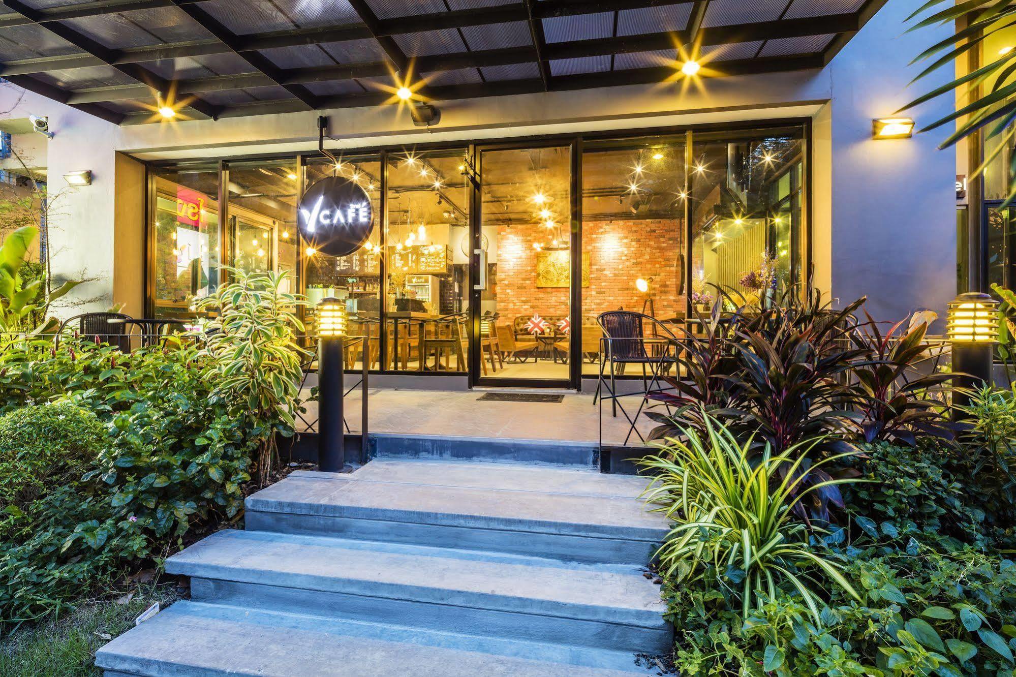 Livotel Hotel Lat Phrao Бангкок Экстерьер фото
