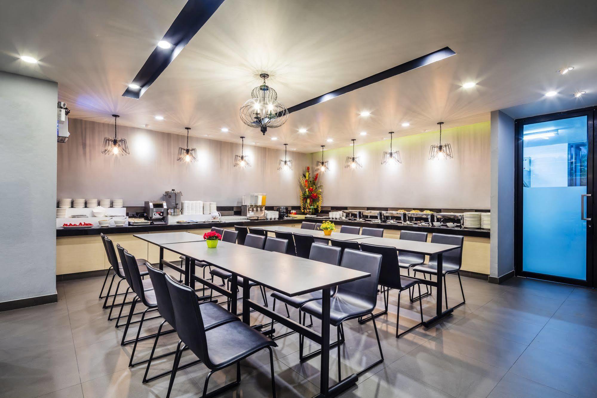 Livotel Hotel Lat Phrao Бангкок Экстерьер фото